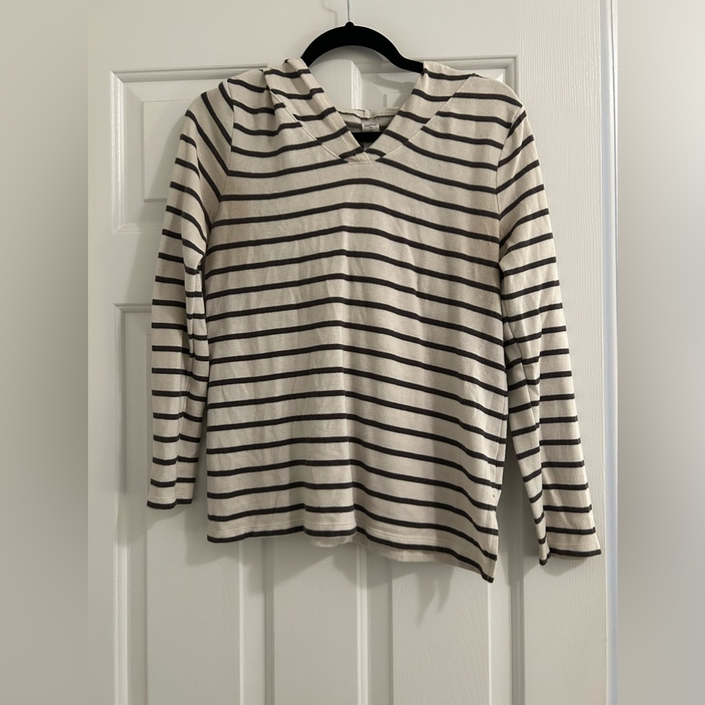 Women Lightweight Hooded Swetashirt